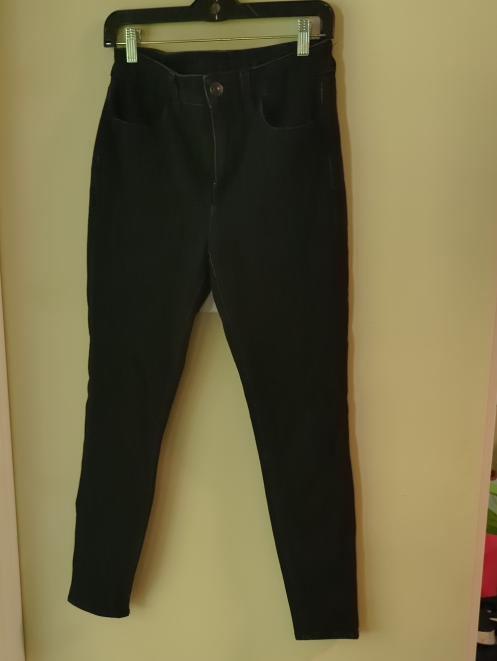 American Eagle Outfitters  Black Skinny Jeans size 6 short